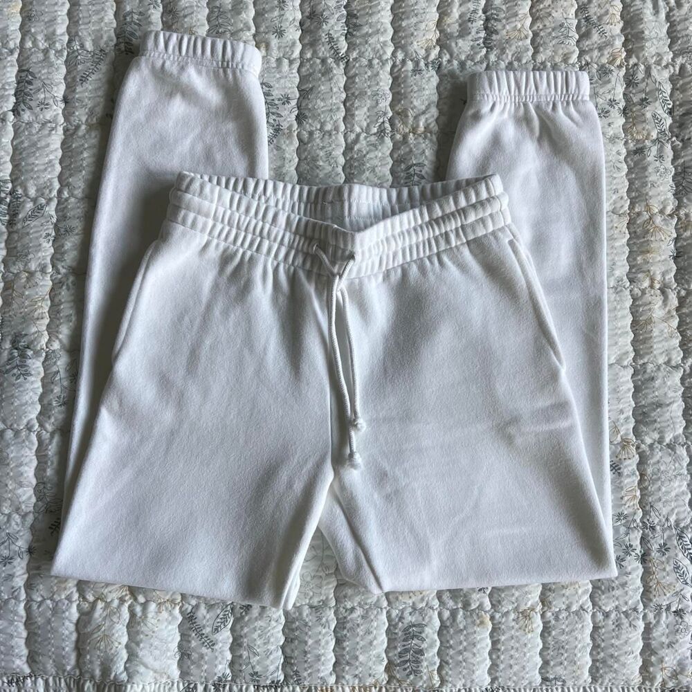 Aritzia Women's White Joggers-tracksuits